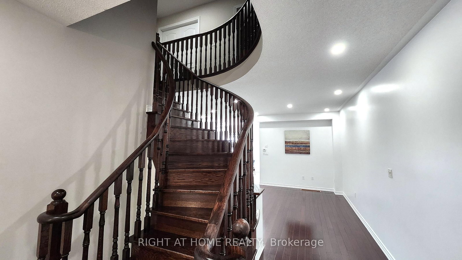 1359 Kestell Boulevard • Oakville, ON photo 5