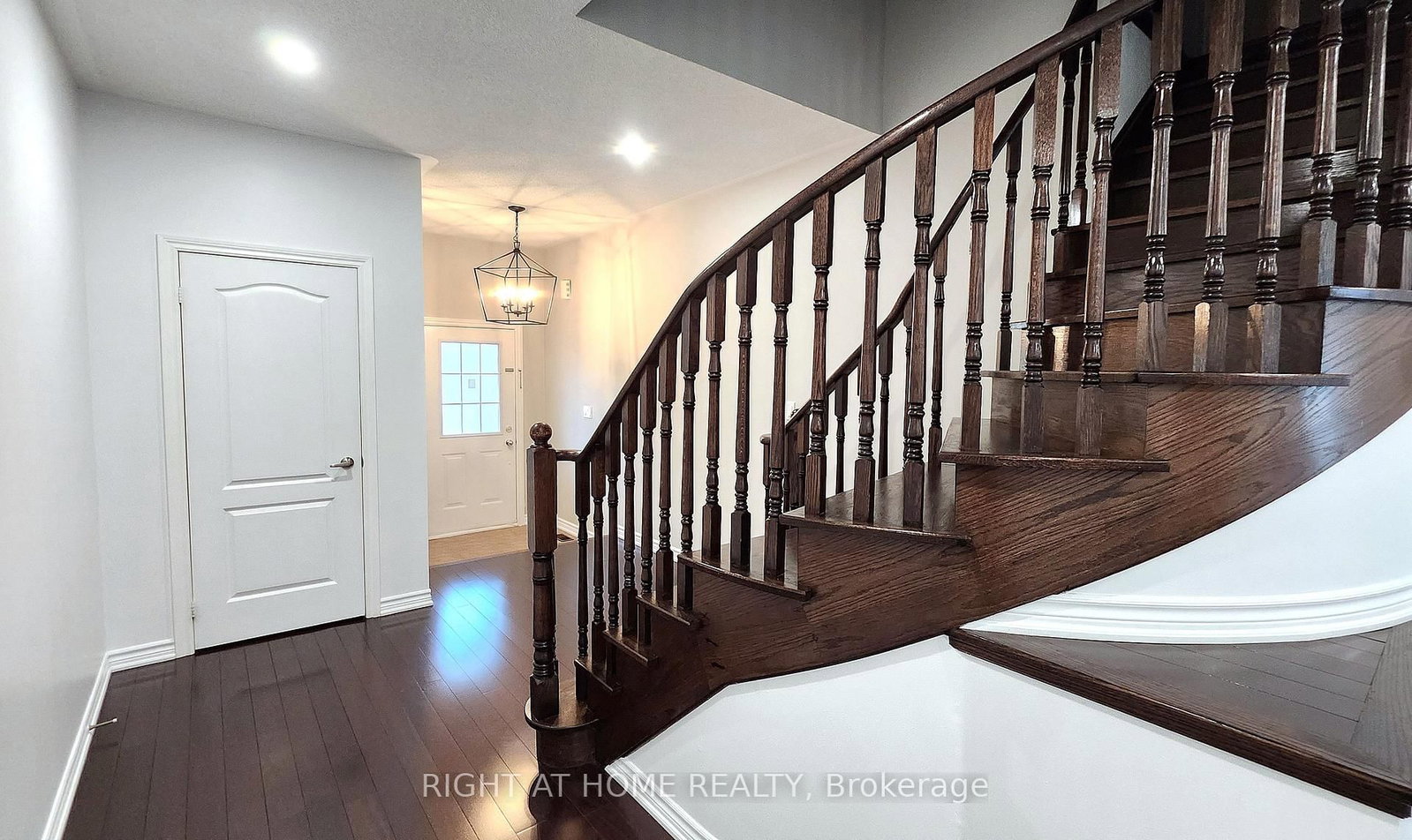1359 Kestell Boulevard • Oakville, ON photo 6
