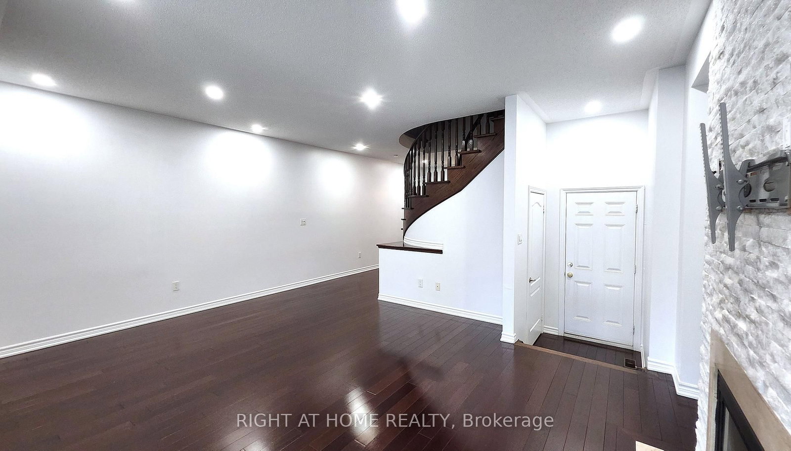 1359 Kestell Boulevard • Oakville, ON photo 9