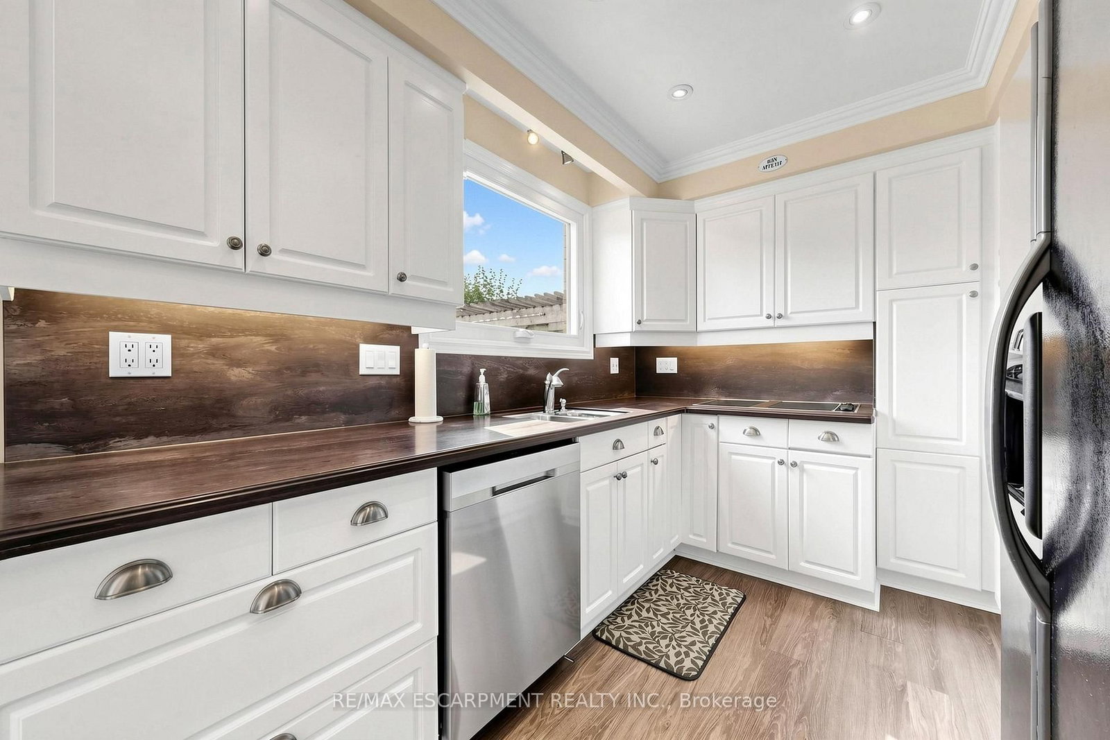 2208 Lancaster Crescent • Burlington, ON photo 16