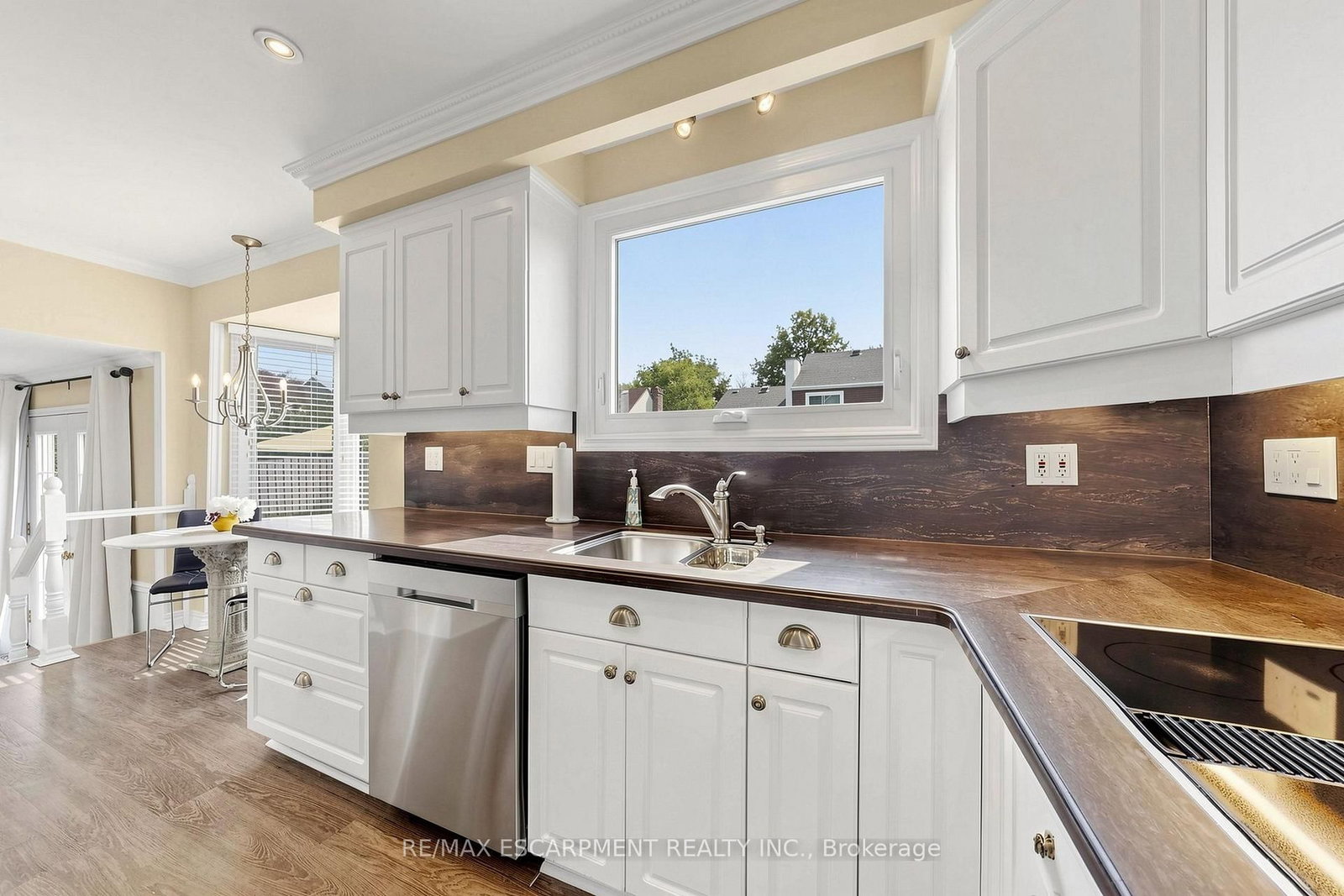 2208 Lancaster Crescent • Burlington, ON photo 17