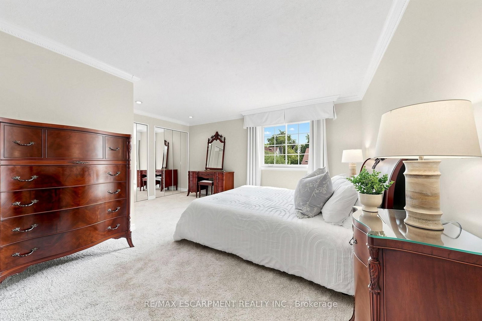 2208 Lancaster Crescent • Burlington, ON photo 22