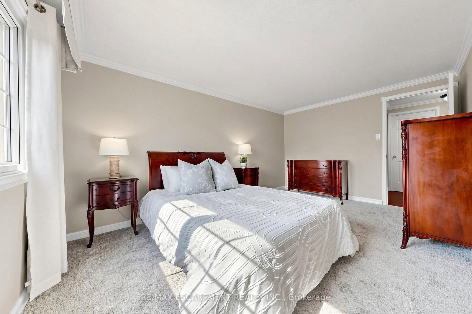 2208 Lancaster Crescent • Burlington, ON photo 23