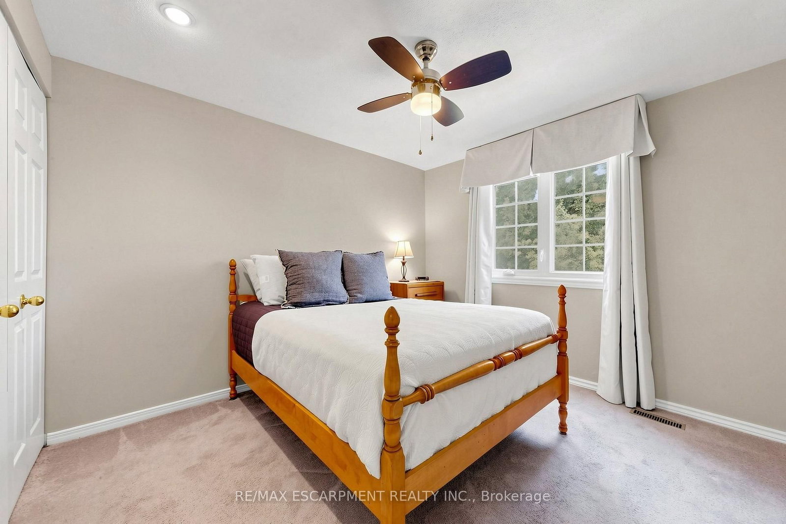 2208 Lancaster Crescent • Burlington, ON photo 24