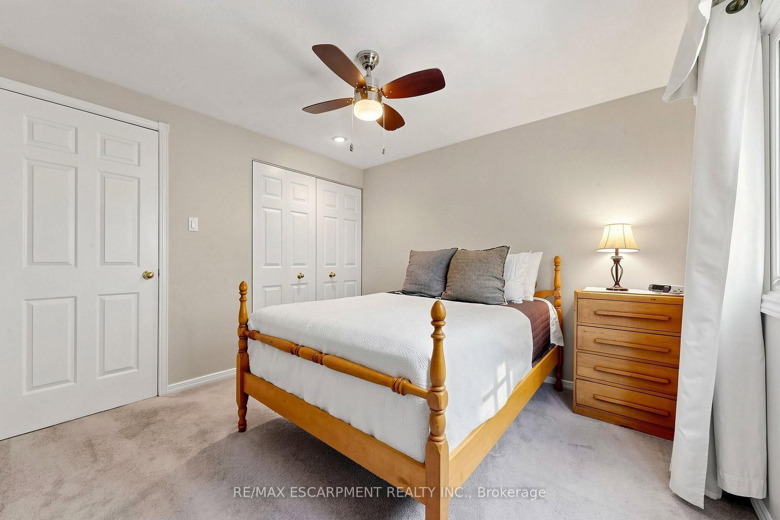 2208 Lancaster Crescent • Burlington, ON photo 25