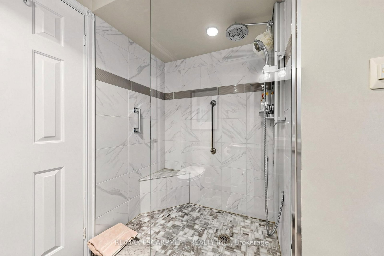 2208 Lancaster Crescent • Burlington, ON photo 29