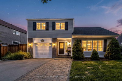 2208 Lancaster Crescent • Burlington, ON photo 3