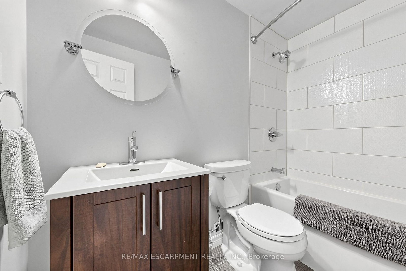 2208 Lancaster Crescent • Burlington, ON photo 33