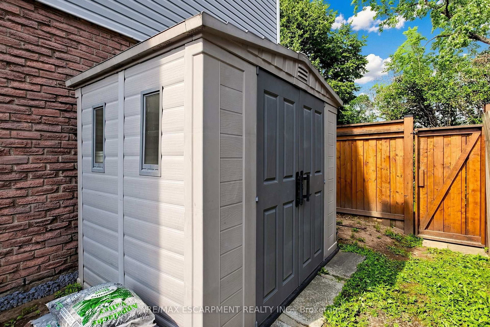 2208 Lancaster Crescent • Burlington, ON photo 43