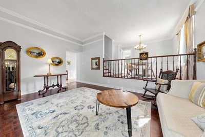 2208 Lancaster Crescent • Burlington, ON photo 8