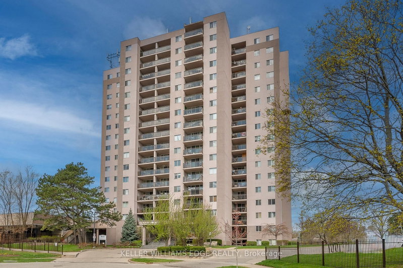 708 - 975 Warwick Court