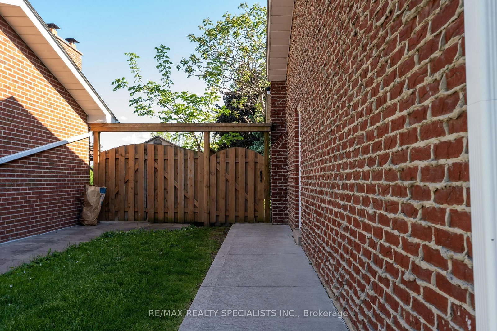 8 River View Drive • Brampton, ON photo 40