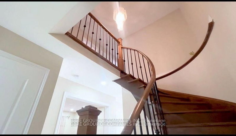 25 GOLDEN EAGLE Road