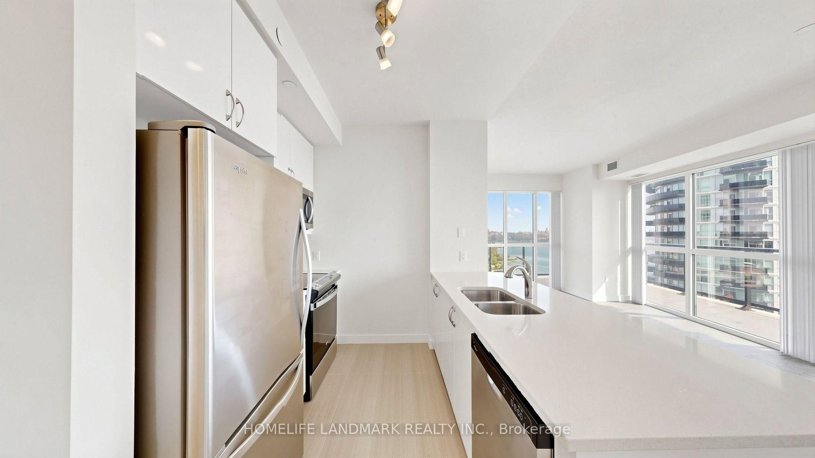 38 Annie Craig Drive • #2702 • Toronto, ON photo 10