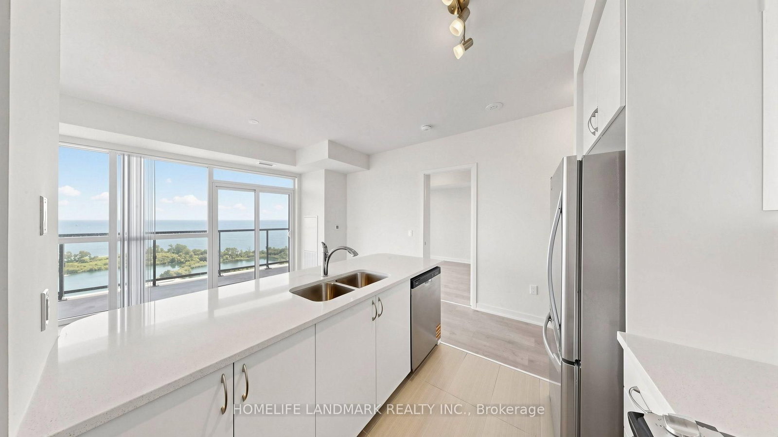 38 Annie Craig Drive • #2702 • Toronto, ON photo 11