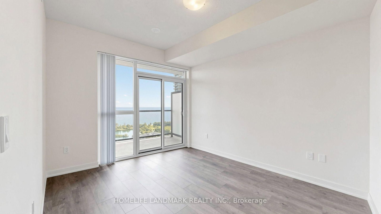 38 Annie Craig Drive • #2702 • Toronto, ON photo 13