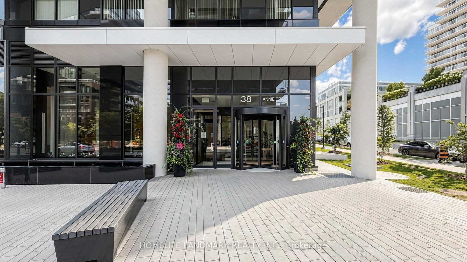 38 Annie Craig Drive • #2702 • Toronto, ON photo 2