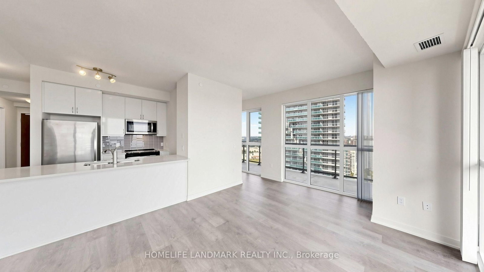 38 Annie Craig Drive • #2702 • Toronto, ON photo 4
