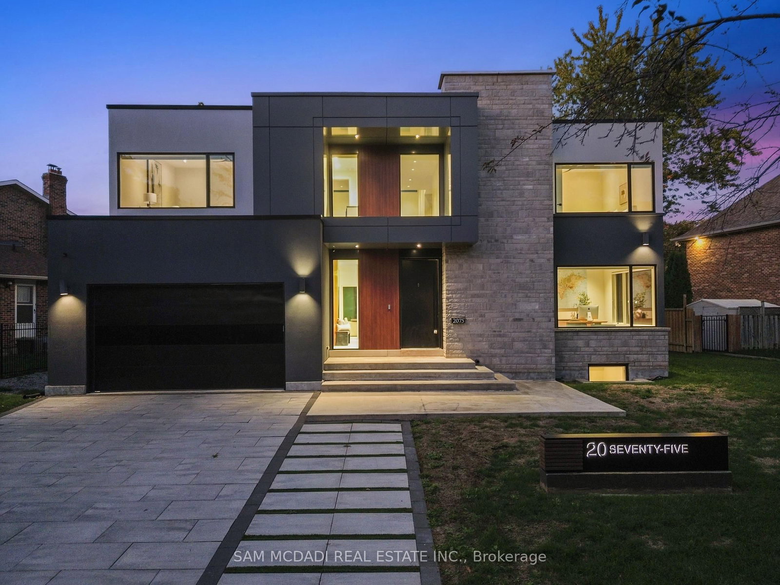 2075 Shawanaga Mississauga,ON L5H 3Z3