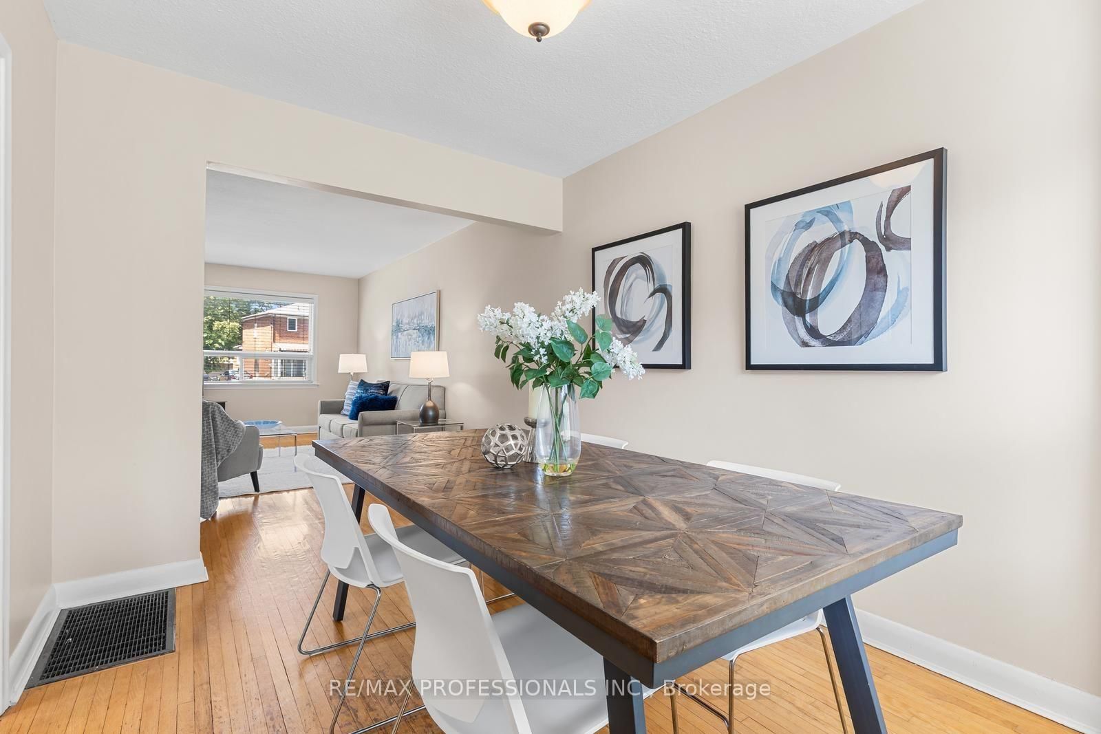 21 Brendwin Road • Toronto, ON photo 10