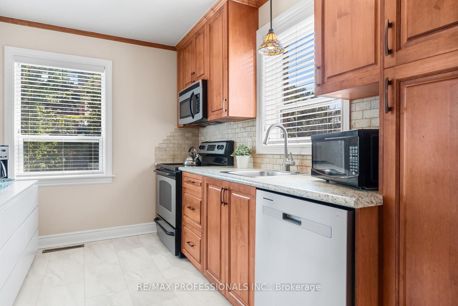 21 Brendwin Road • Toronto, ON photo 12