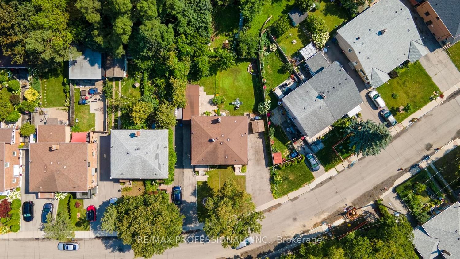 21 Brendwin Road • Toronto, ON photo 36