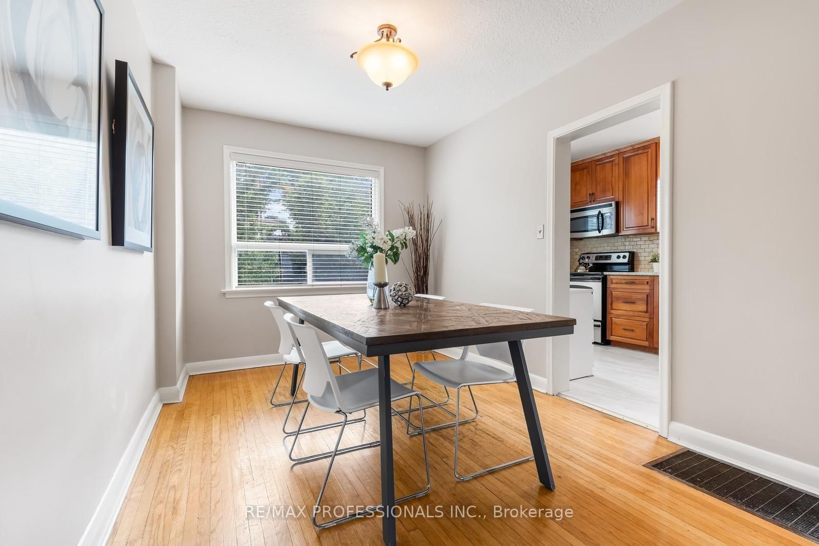 21 Brendwin Road • Toronto, ON photo 9