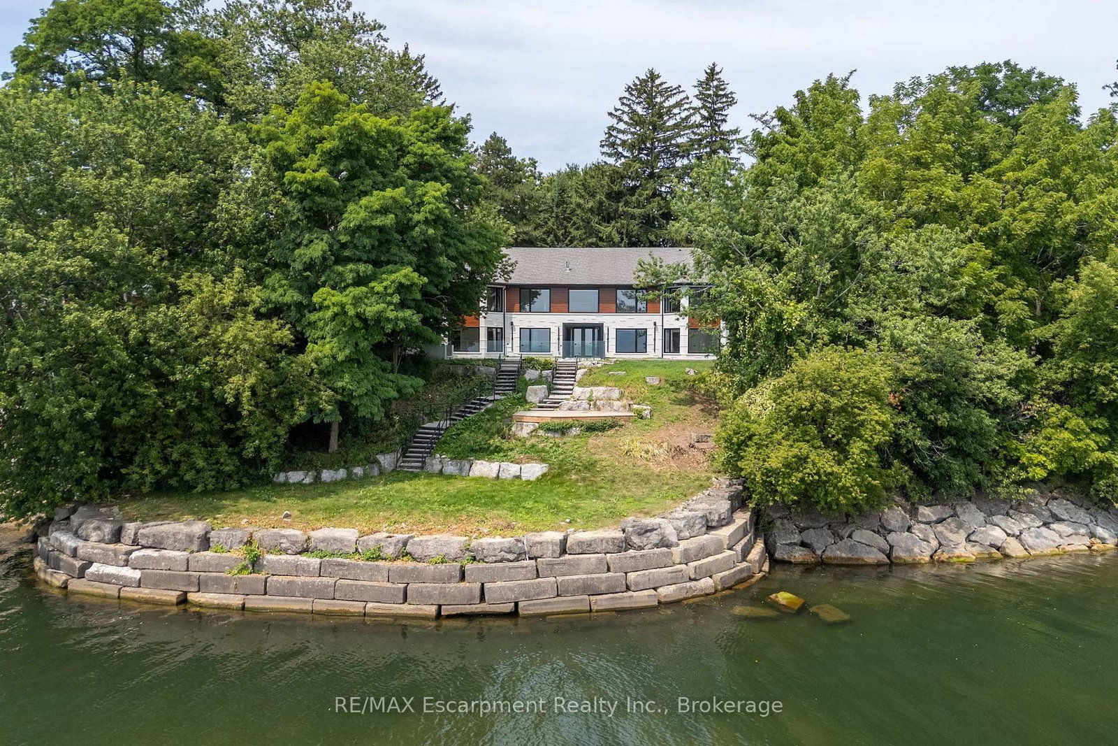 100 Appleby Place • Burlington, ON photo 1
