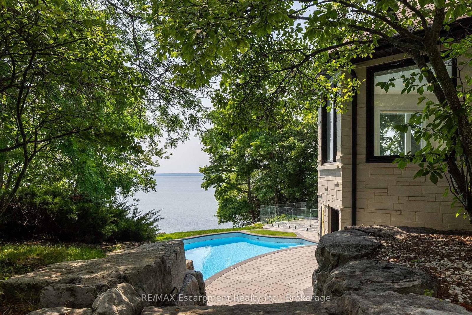 100 Appleby Place • Burlington, ON photo 5