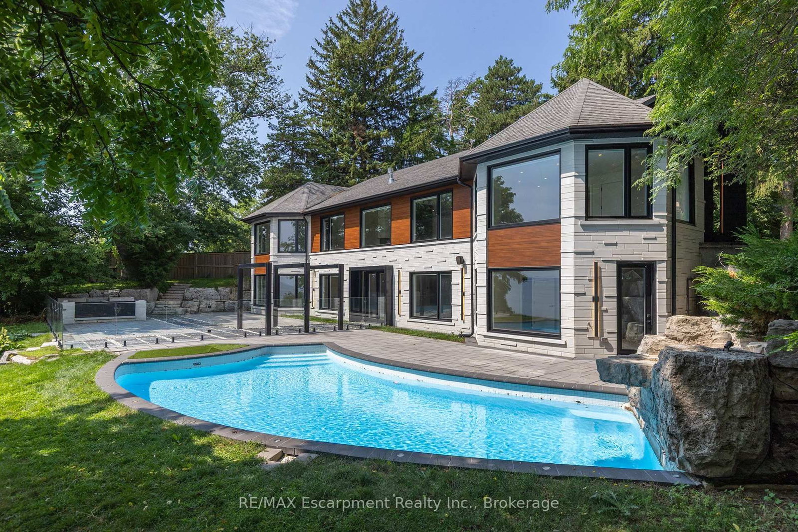 100 Appleby Place • Burlington, ON photo 6