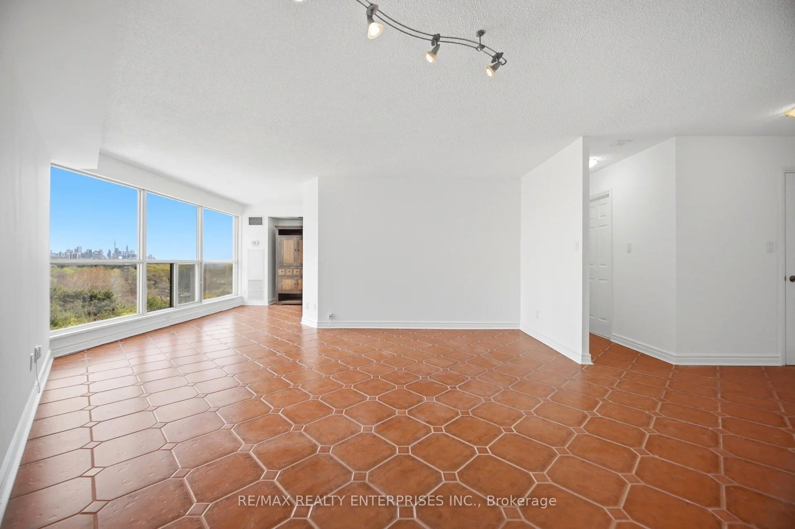 2261 Lake Shore Boulevard W • #607 • Toronto, ON photo 4