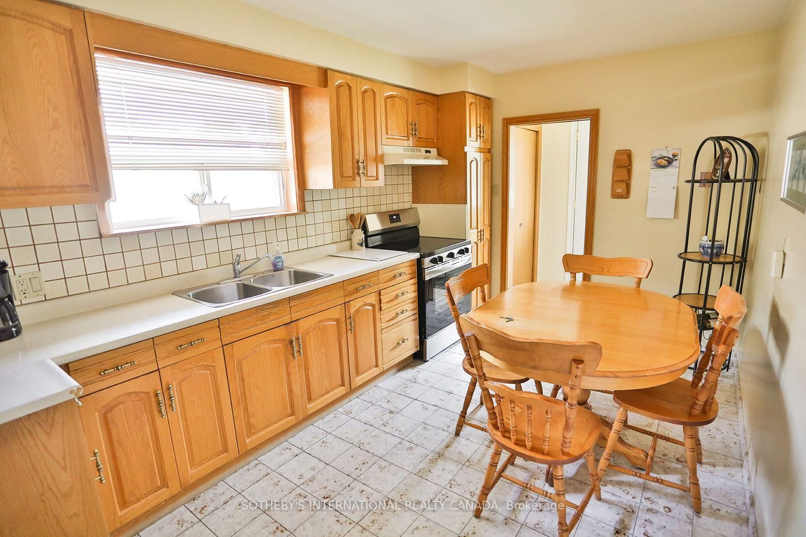 12 Waterbury Drive • Toronto, ON photo 15