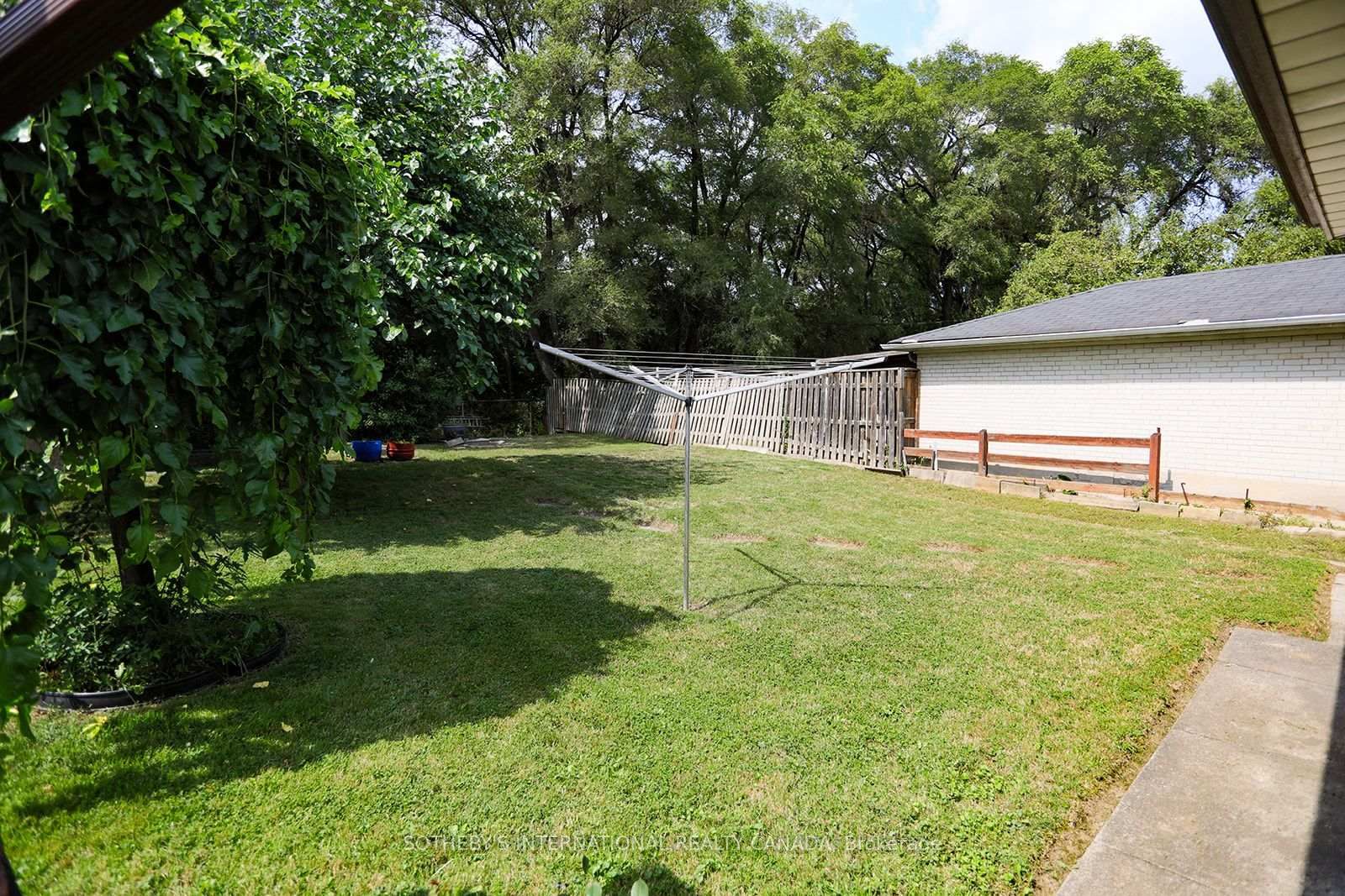 12 Waterbury Drive • Toronto, ON photo 34