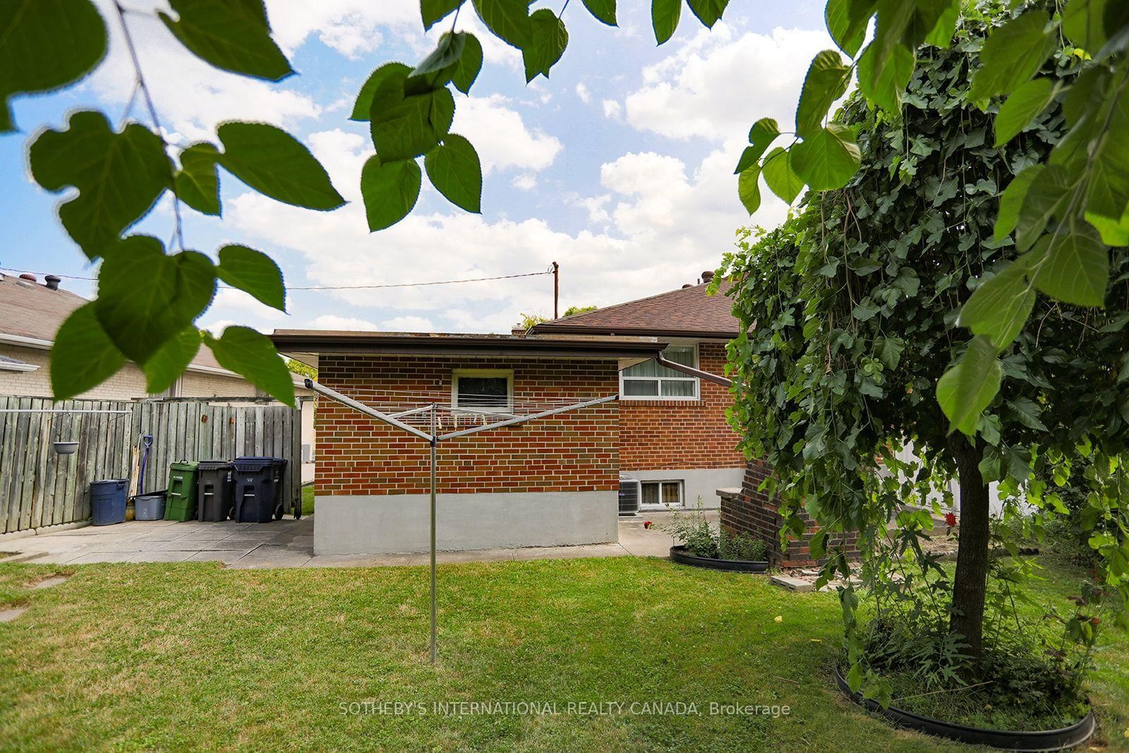 12 Waterbury Drive • Toronto, ON photo 36