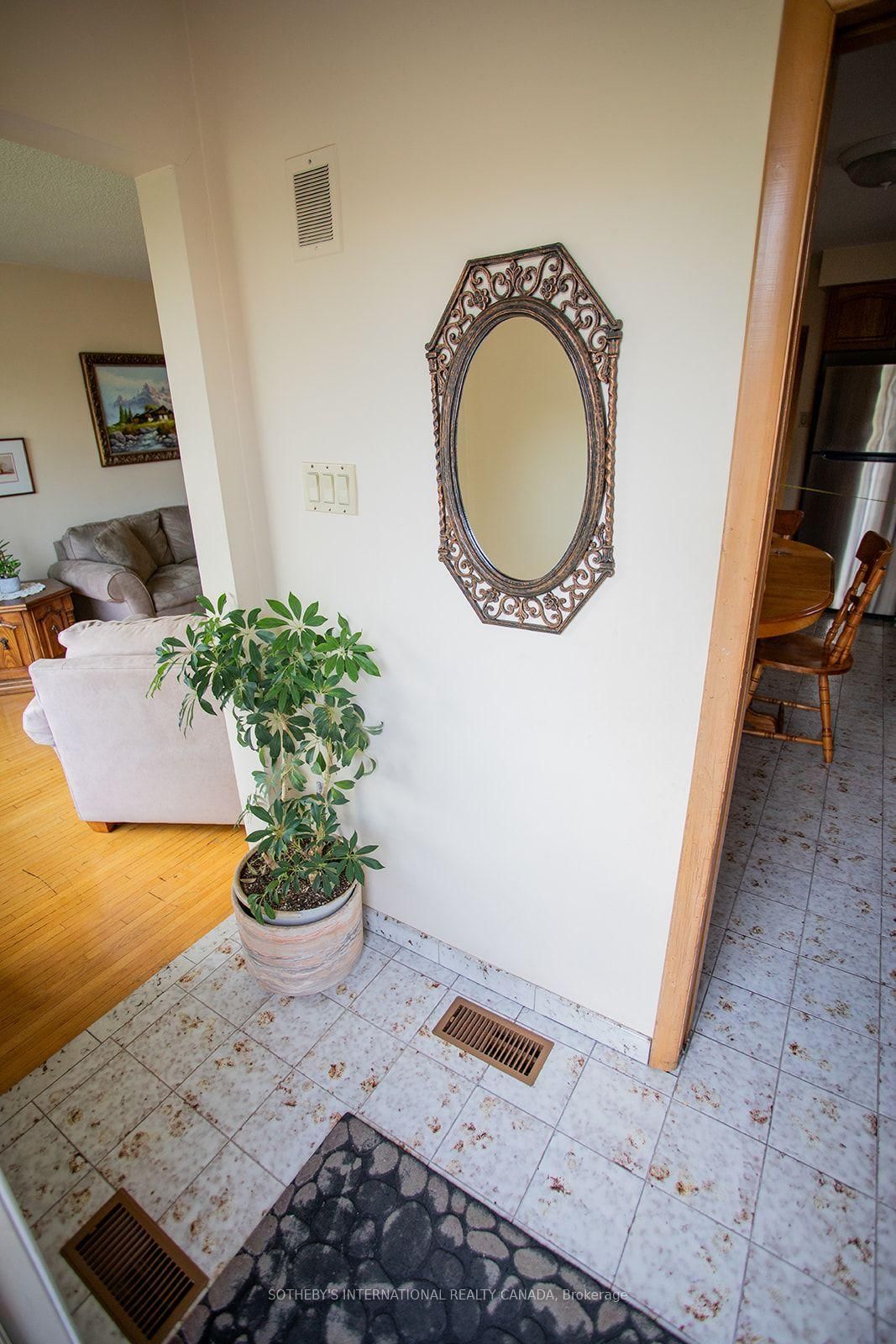 12 Waterbury Drive • Toronto, ON photo 6