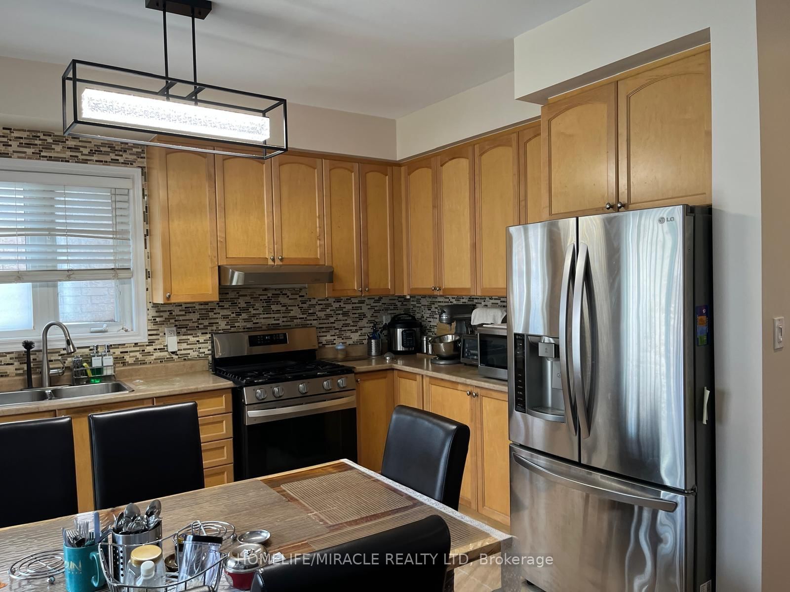 8 Sculptor Street • Brampton, ON photo 6