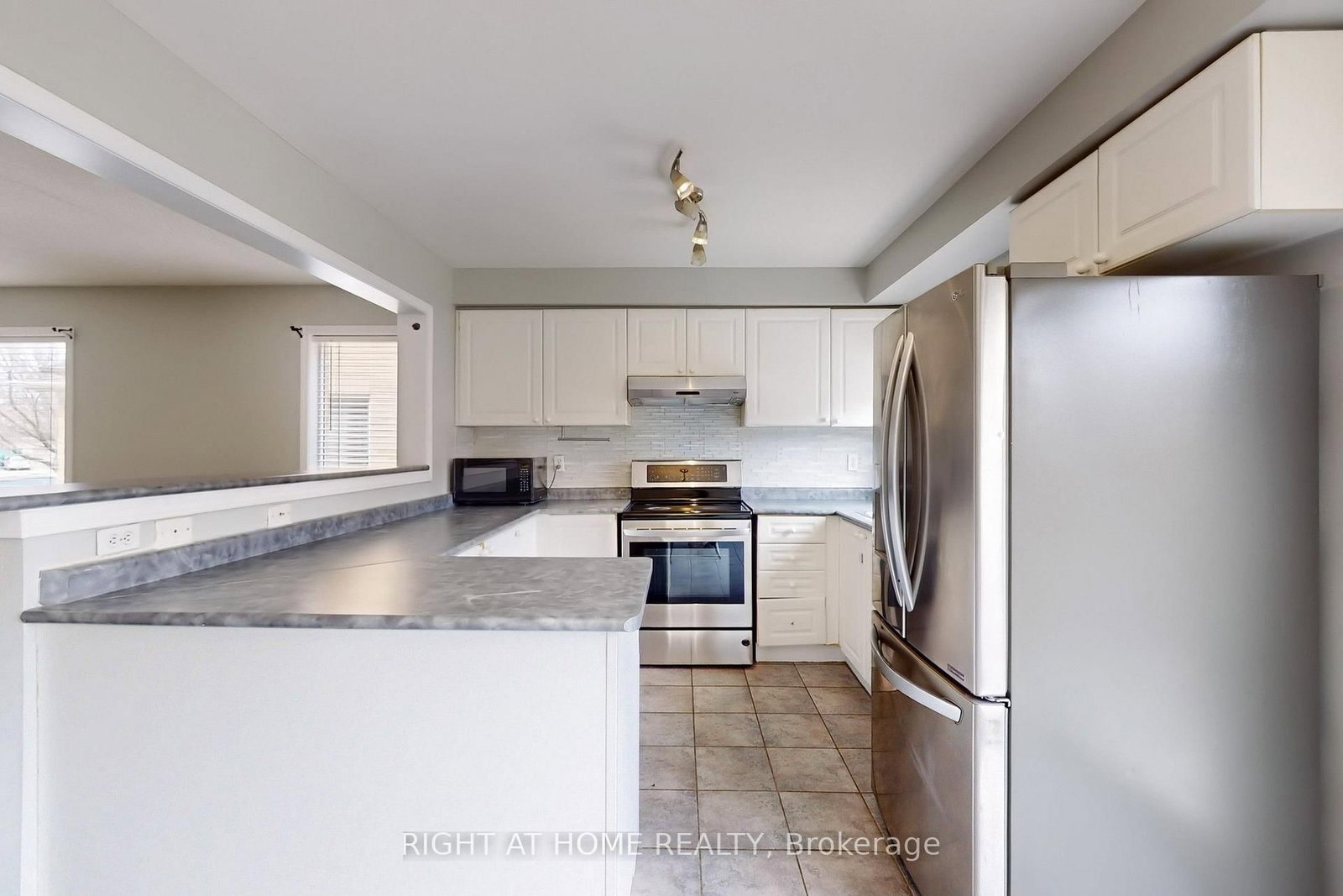 21 Dunlop Court • Brampton, ON photo 12