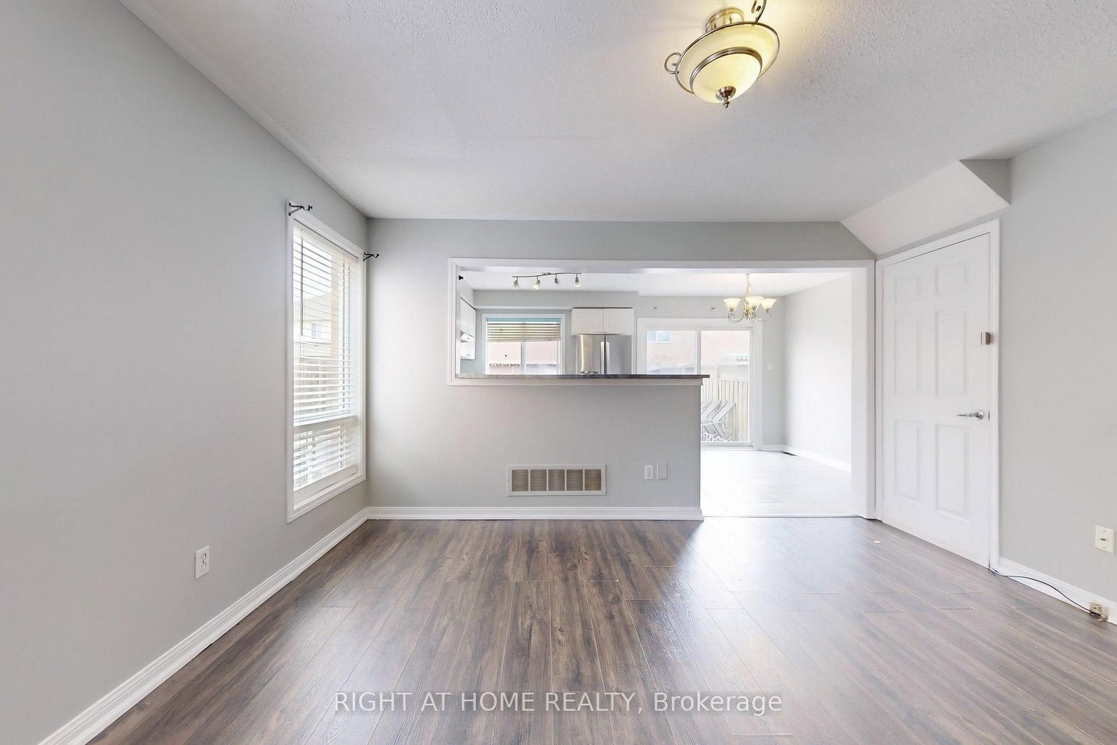 21 Dunlop Court • Brampton, ON photo 9