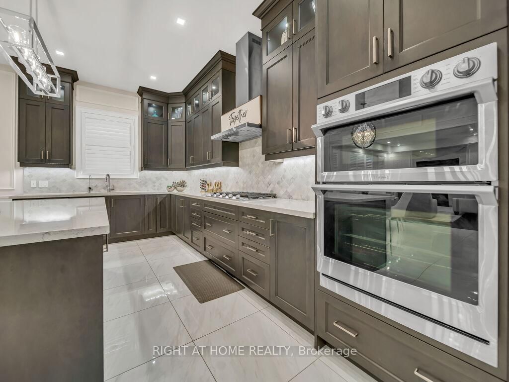 12 Hackwood Heights • Brampton, ON photo 17