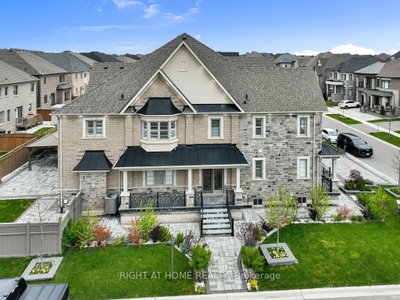 12 Hackwood Heights • Brampton, ON photo 4