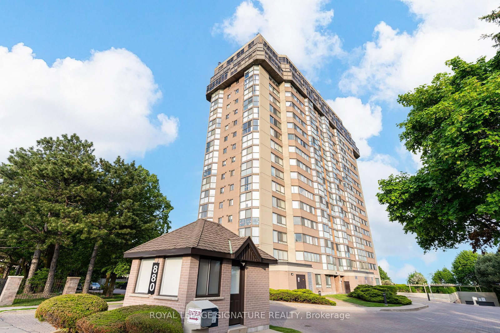 880 Dundas Street W • #405 • Mississauga, ON photo 1