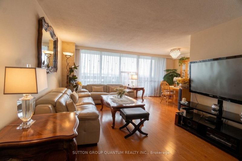 1810 - 11 Wincott Drive