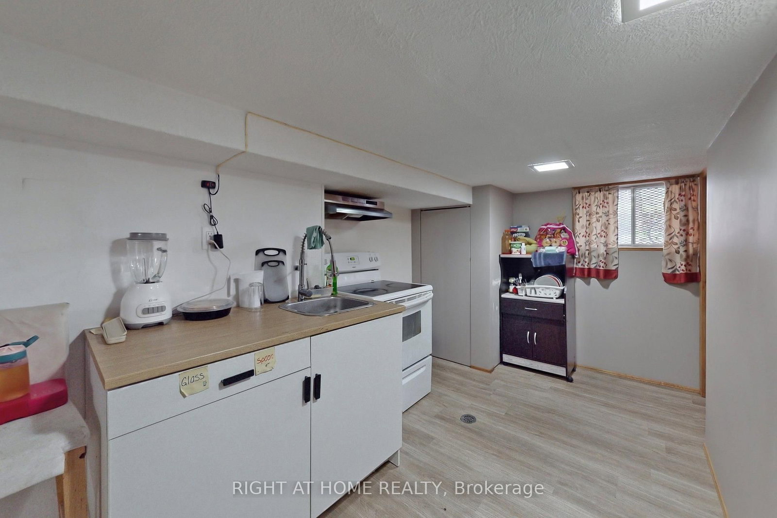 1 Edgebrook Drive • Toronto, ON photo 21