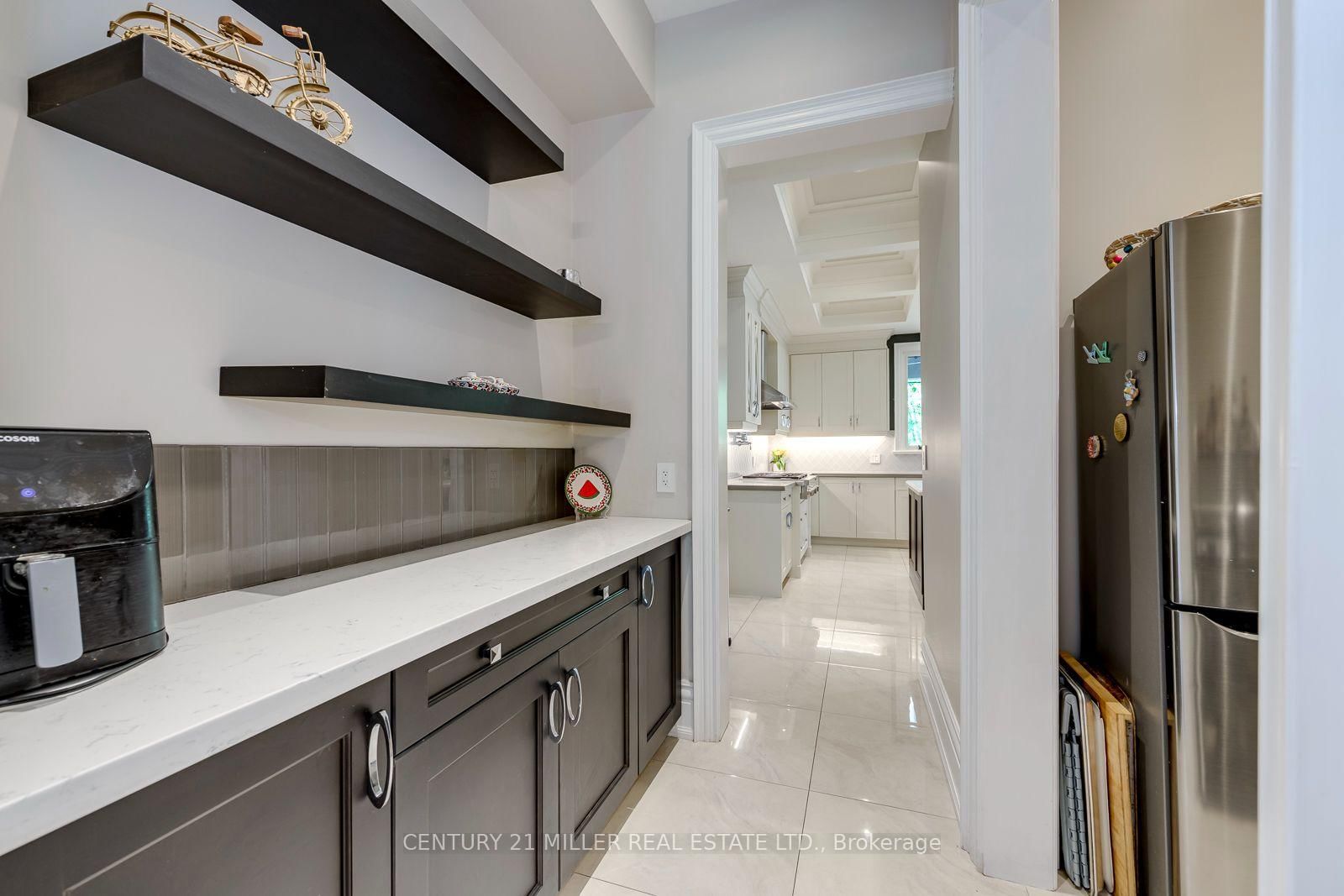 1399 WILLOWDOWN Road • Oakville, ON photo 12