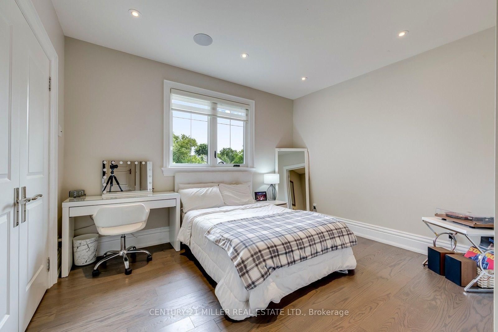 1399 WILLOWDOWN Road • Oakville, ON photo 33