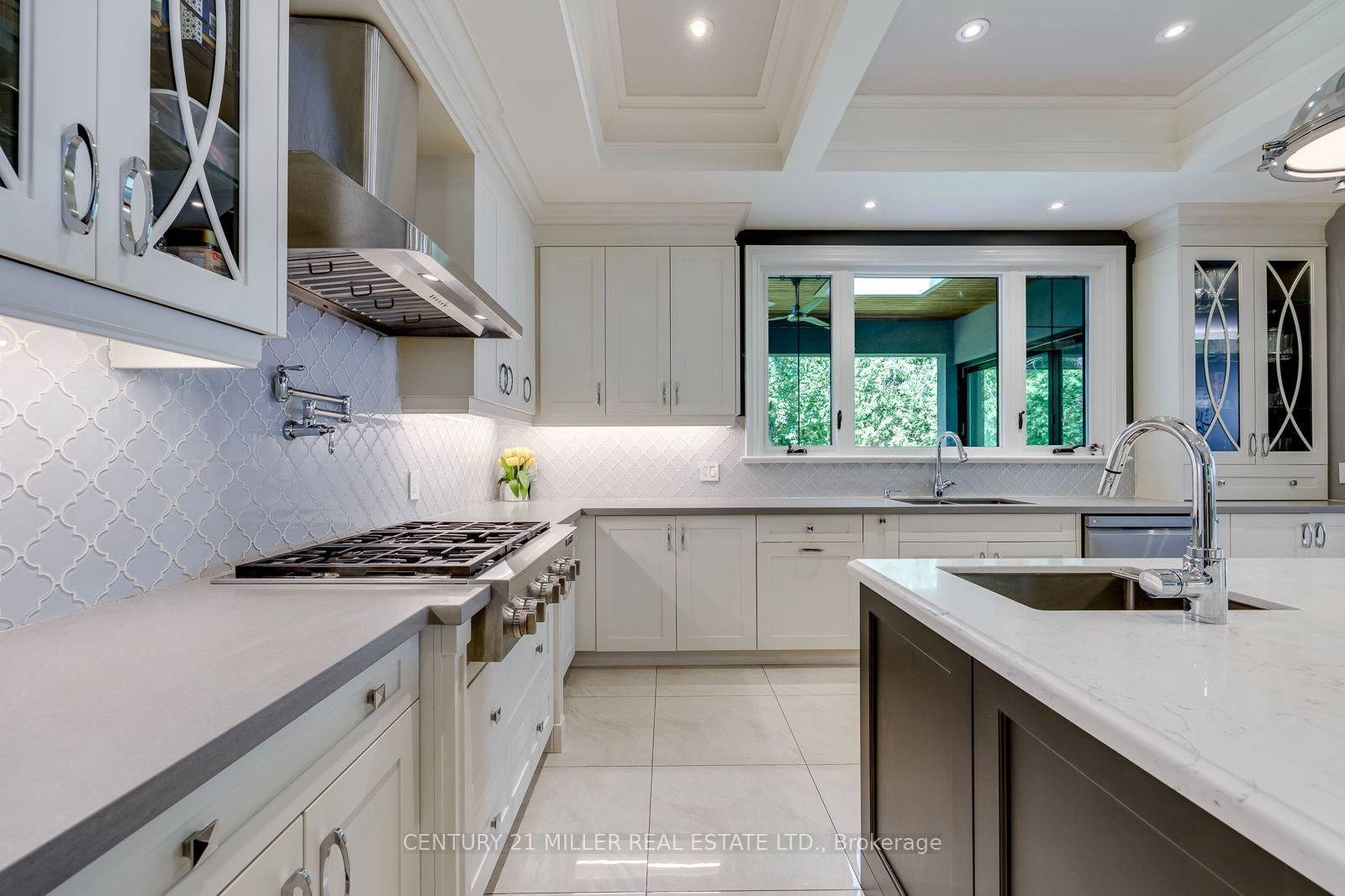 1399 WILLOWDOWN Road • Oakville, ON photo 9