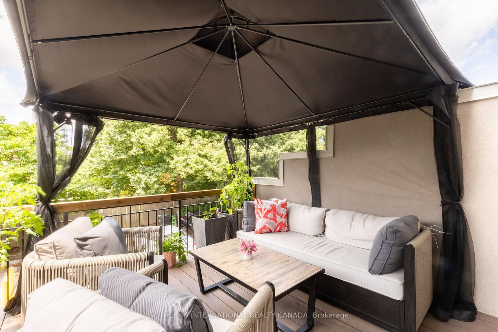 960A The Queensway • Toronto, ON photo 18
