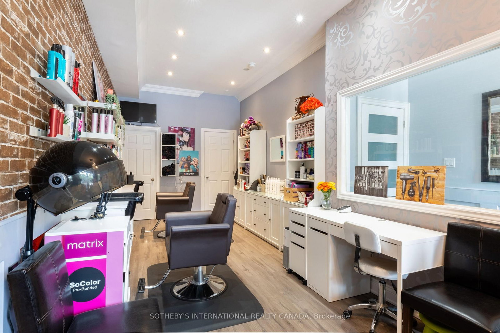 960A The Queensway • Toronto, ON photo 2