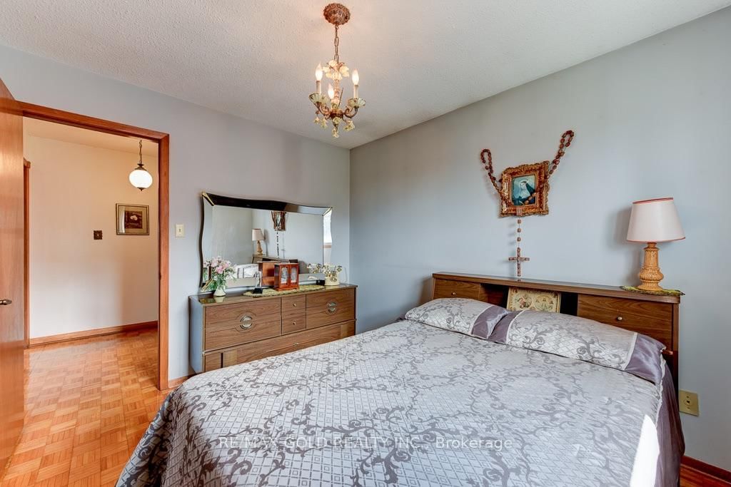 70 Malcolm Crescent • Brampton, ON photo 18
