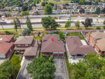 70 Malcolm Crescent • Brampton, ON photo 2
